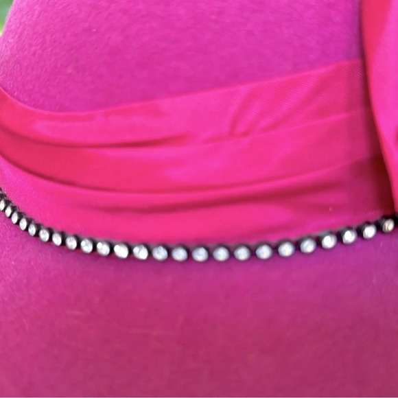 Imported Ra’mani Vintage Wool felt magenta hat with cranberry velvet headband. - Picture 8 of 8